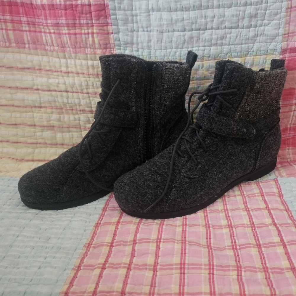 Bearpaw Wool Charcoal Gray Ankle Boots - Casual Lace-Up Comfort